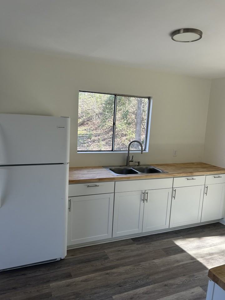 3308 Easton Avenue - Photo 7 of 10