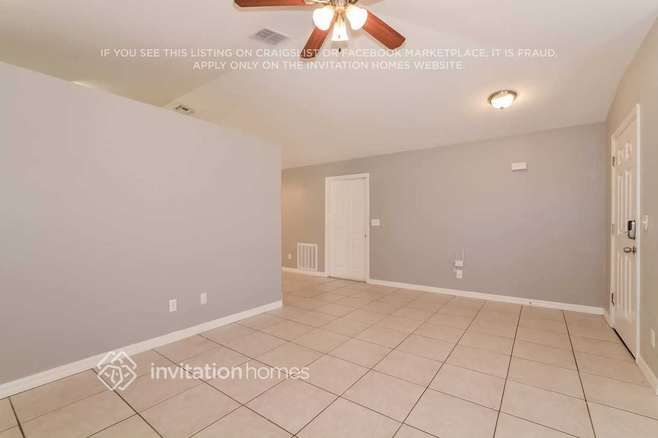 323 Boca Ciega Rd - Photo 4 of 17