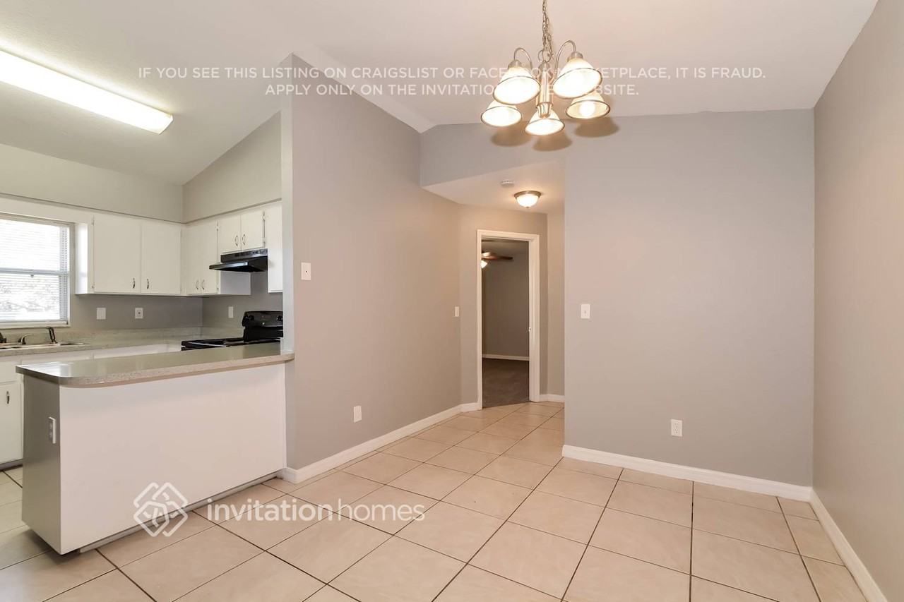 323 Boca Ciega Rd - Photo 6 of 17
