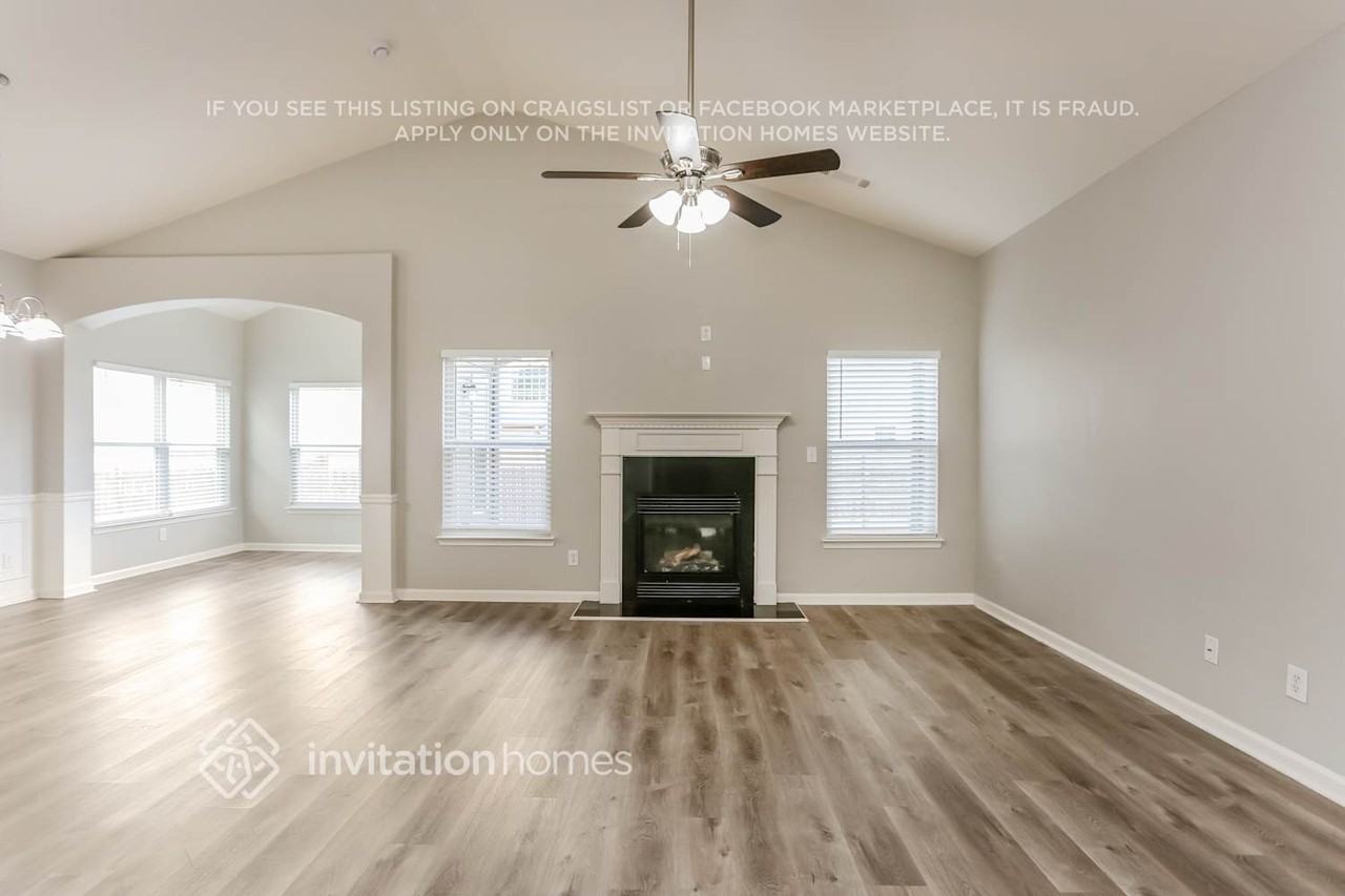 5058 Manning Dr - Photo 4 of 17