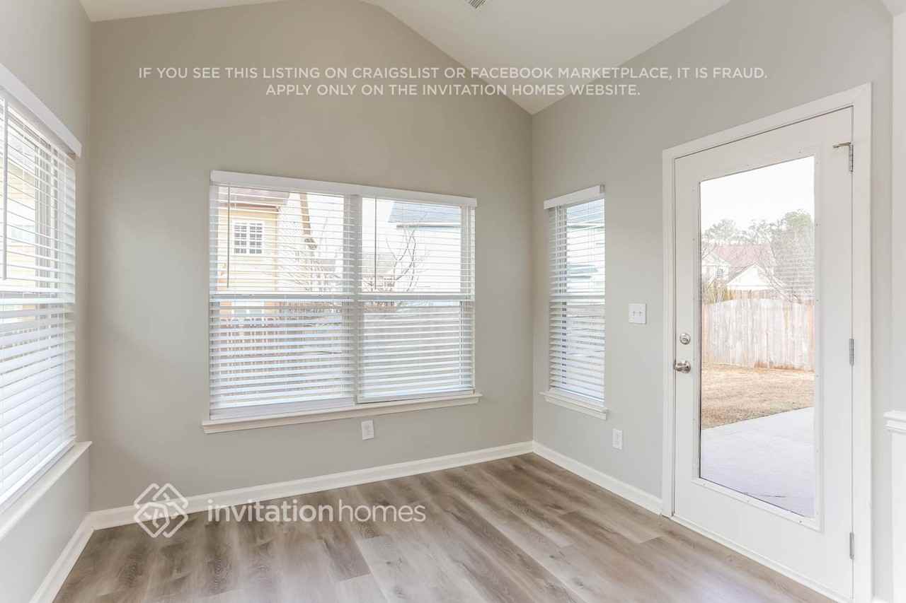 5058 Manning Dr - Photo 7 of 17