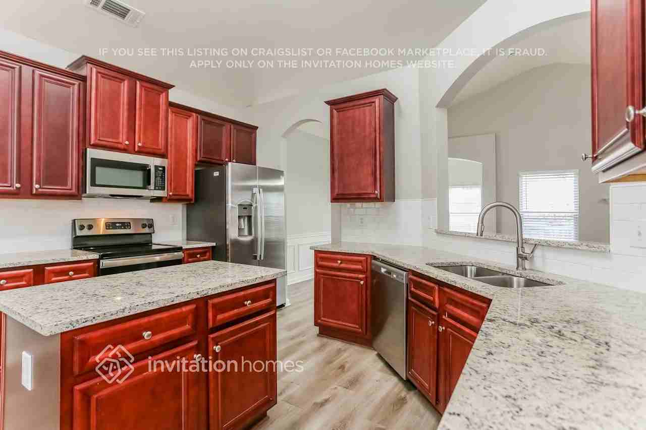5058 Manning Dr - Photo 6 of 17