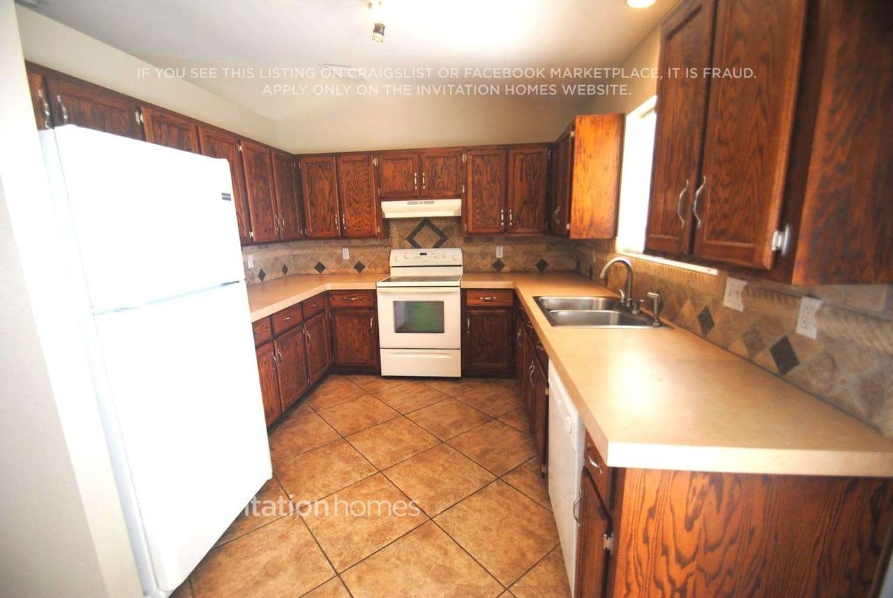 6439 E Albany St - Photo 3 of 10