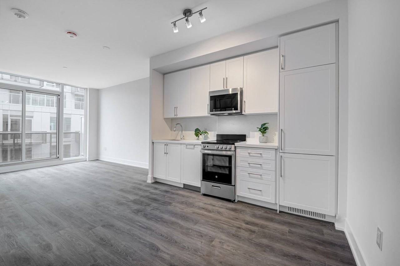 2450 Old Bronte Rd - Photo 2 of 40