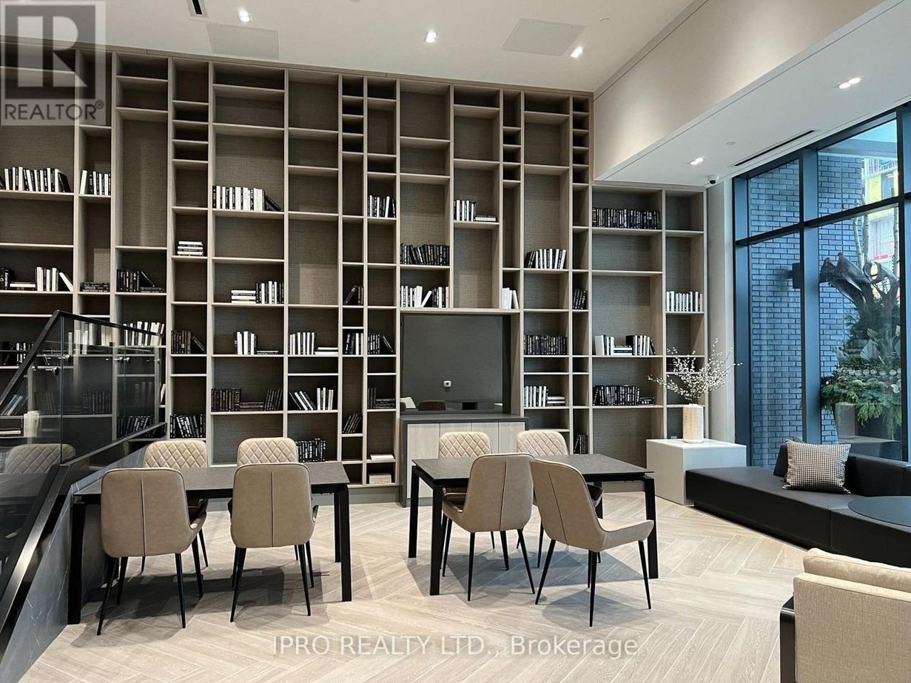 2450 Old Bronte Rd - Photo 3 of 40