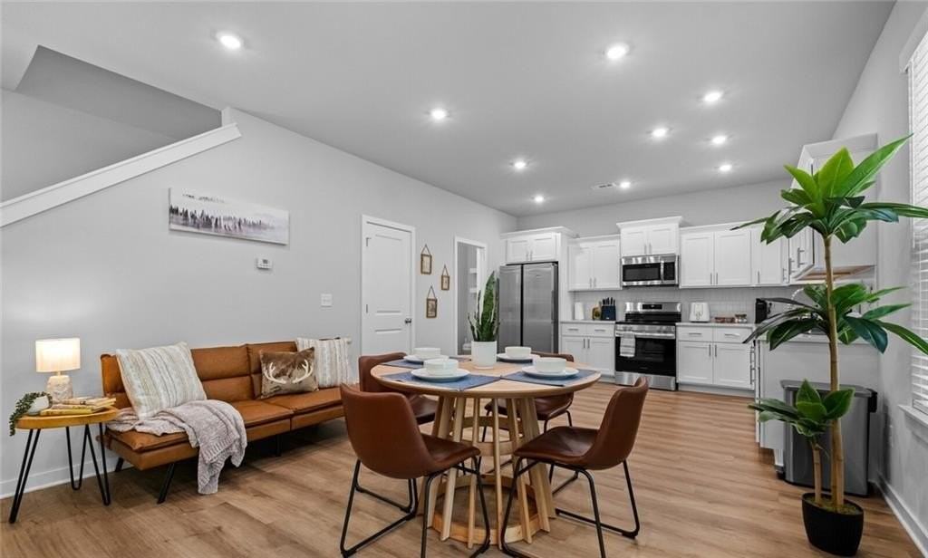 43 Saint Austell Dr - Photo 4 of 15