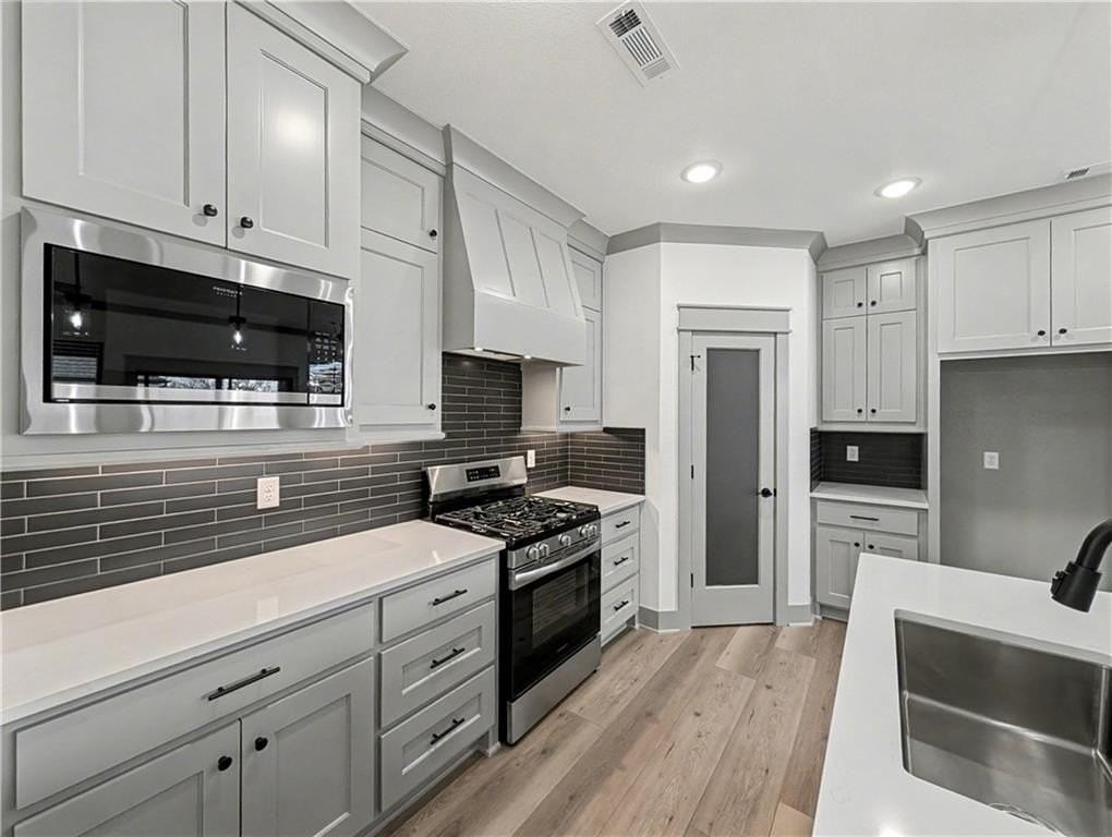 4979 Farmhouse St - Photo 5 of 39