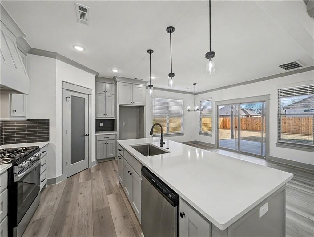 4979 Farmhouse St - Photo 6 of 39