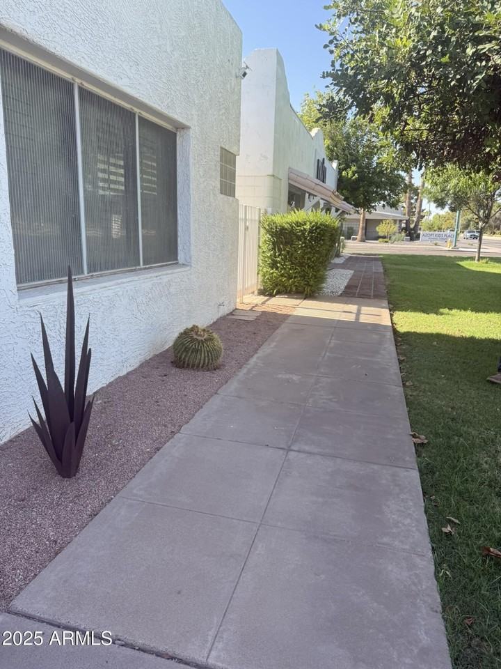 2254 N 15th Ave - Photo 2 of 31