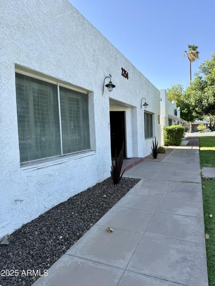 2254 N 15th Ave - Photo 3 of 31