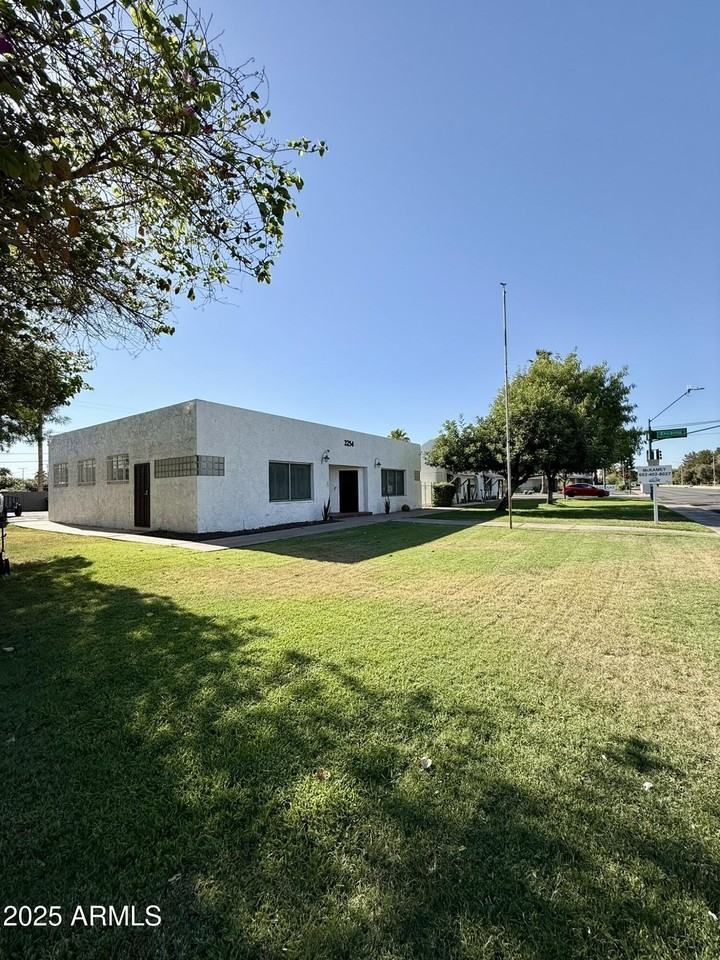 2254 N 15th Ave - Photo 4 of 31