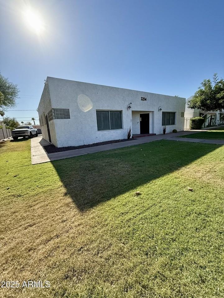 2254 N 15th Ave - Photo 5 of 31