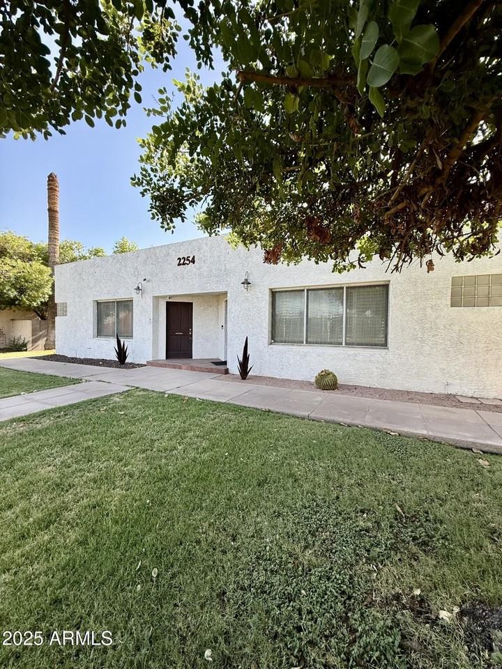 2254 N 15th Ave - Photo 7 of 31