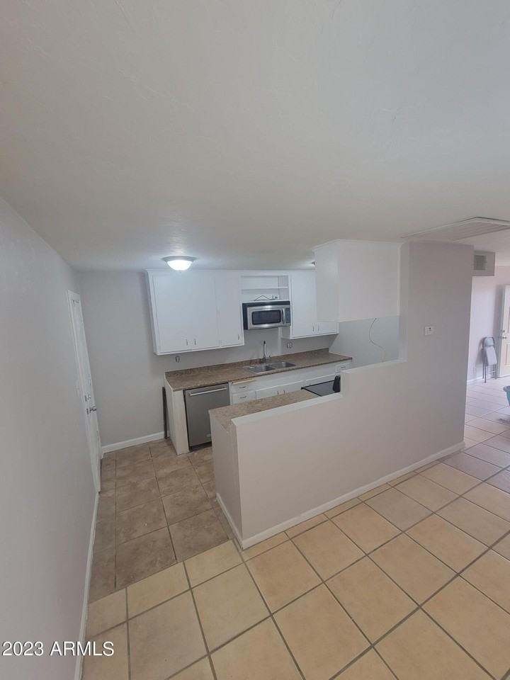 6518 N 41st Ave - Photo 3 of 13