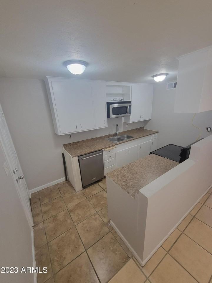 6518 N 41st Ave - Photo 4 of 13