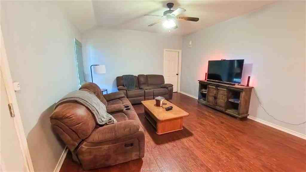 1109 Clearleaf Dr - Photo 5 of 16