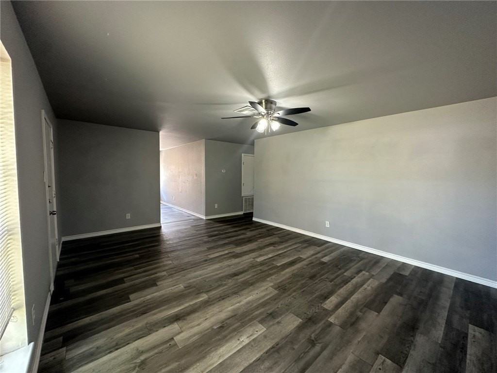 2563 Live Oak St - Photo 2 of 31