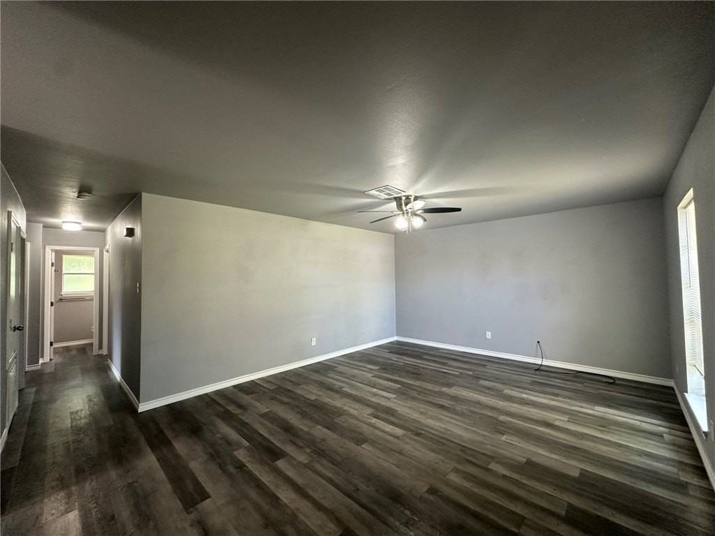 2563 Live Oak St - Photo 3 of 31