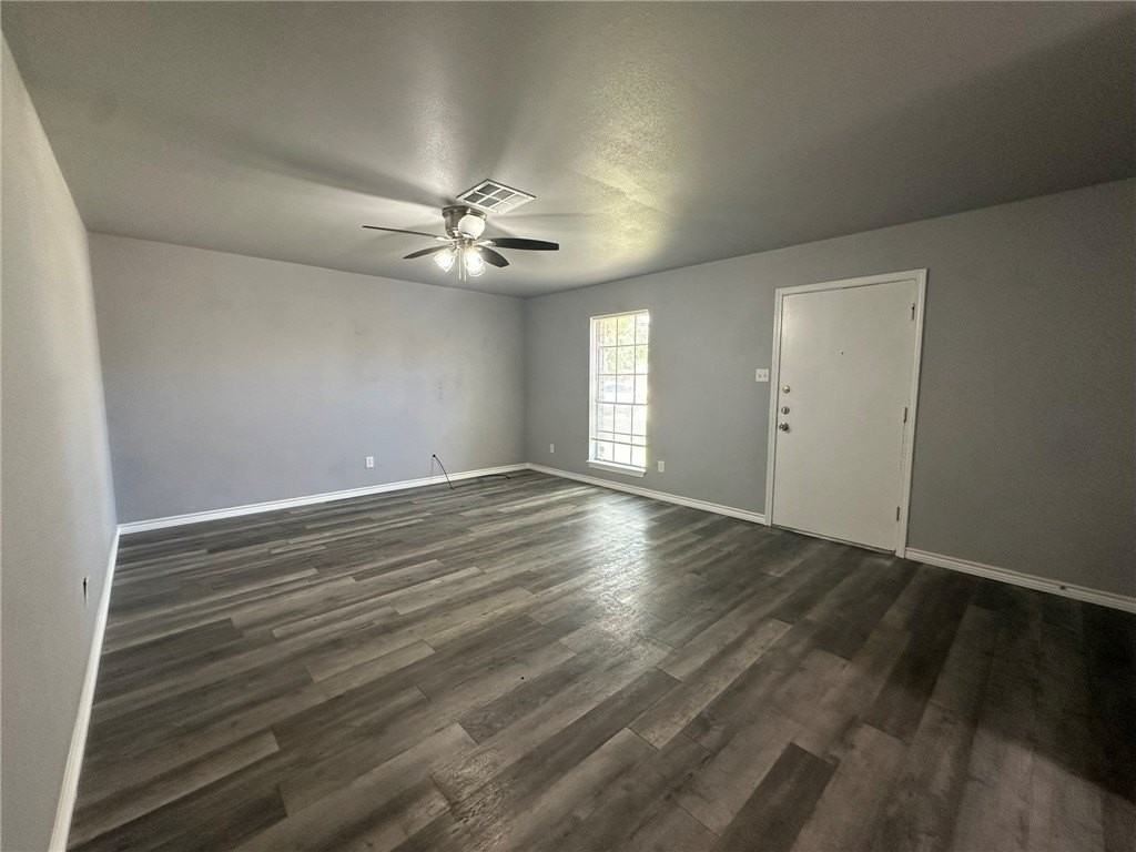 2563 Live Oak St - Photo 4 of 31