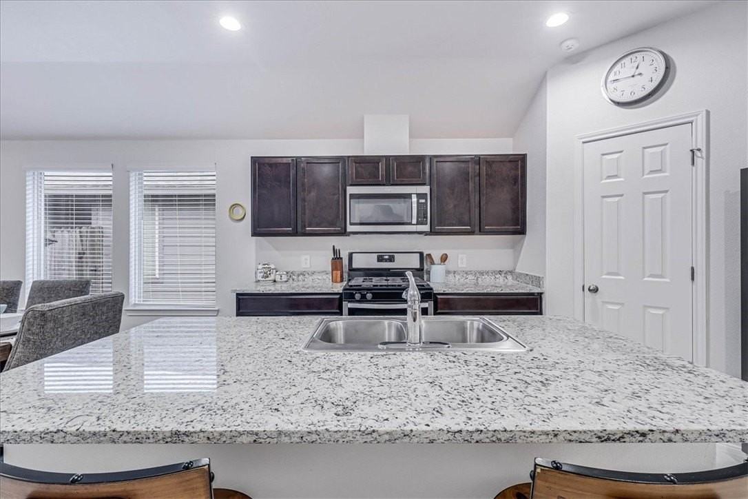 2321 Tranquil Ln - Photo 6 of 40