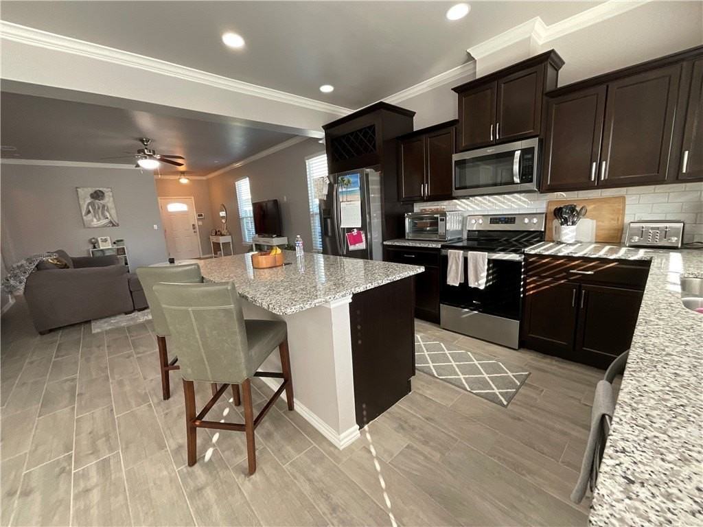 7421 Oshman Dr - Photo 4 of 17