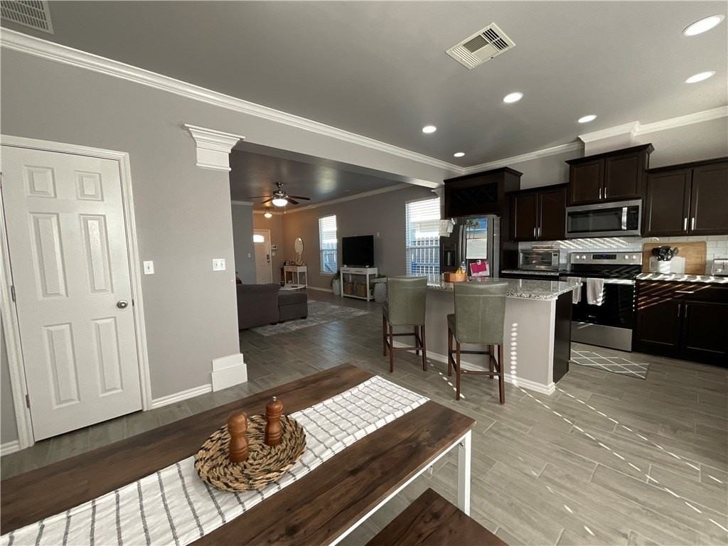 7421 Oshman Dr - Photo 5 of 17