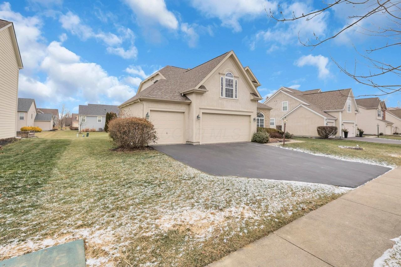 3796 Village Club Dr - Photo 4 of 50