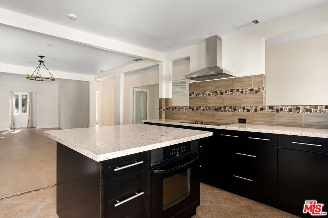 8921 Ashcroft Ave - Photo 7 of 22