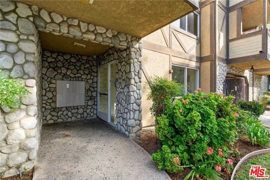 2925 E Spaulding St Apt 307 #307 - Photo 4 of 17