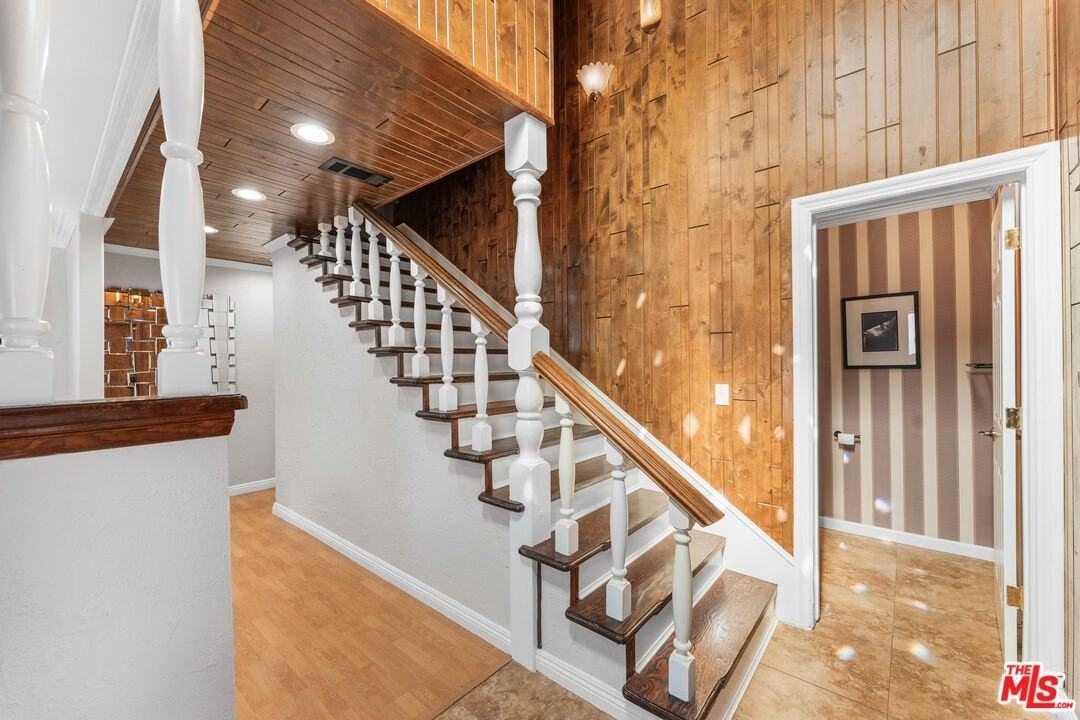 18032 Mariner Dr - Photo 2 of 25