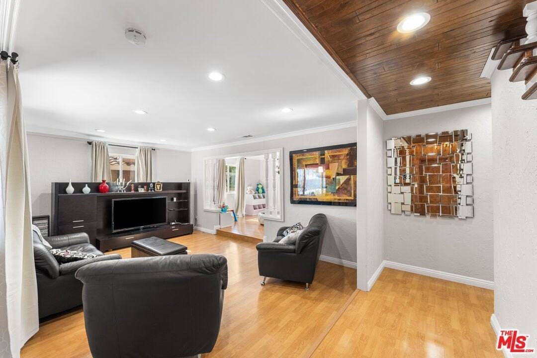 18032 Mariner Dr - Photo 3 of 25