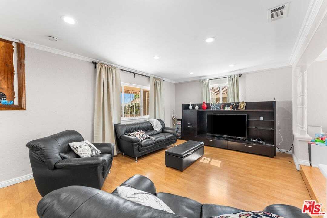 18032 Mariner Dr - Photo 4 of 25