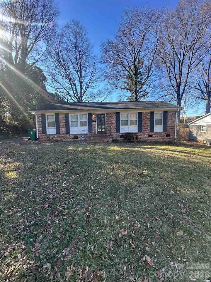 4520 Holbrook Dr - Photo 3 of 35