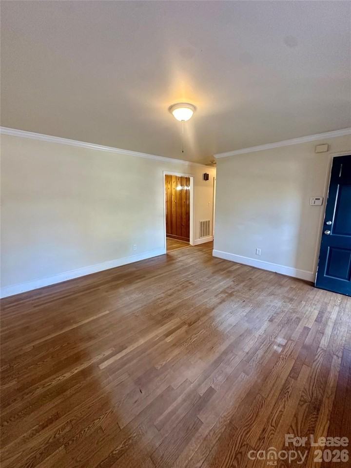 4520 Holbrook Dr - Photo 5 of 35