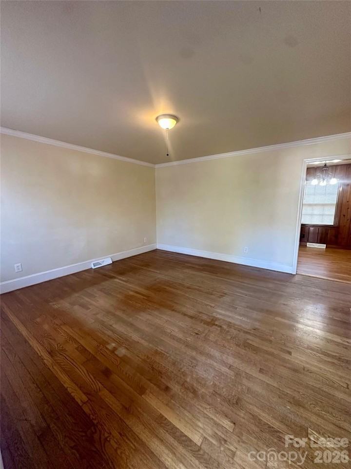 4520 Holbrook Dr - Photo 6 of 35