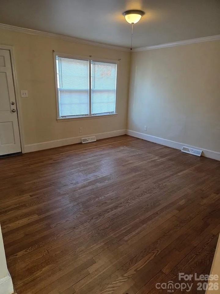 4520 Holbrook Dr - Photo 7 of 35