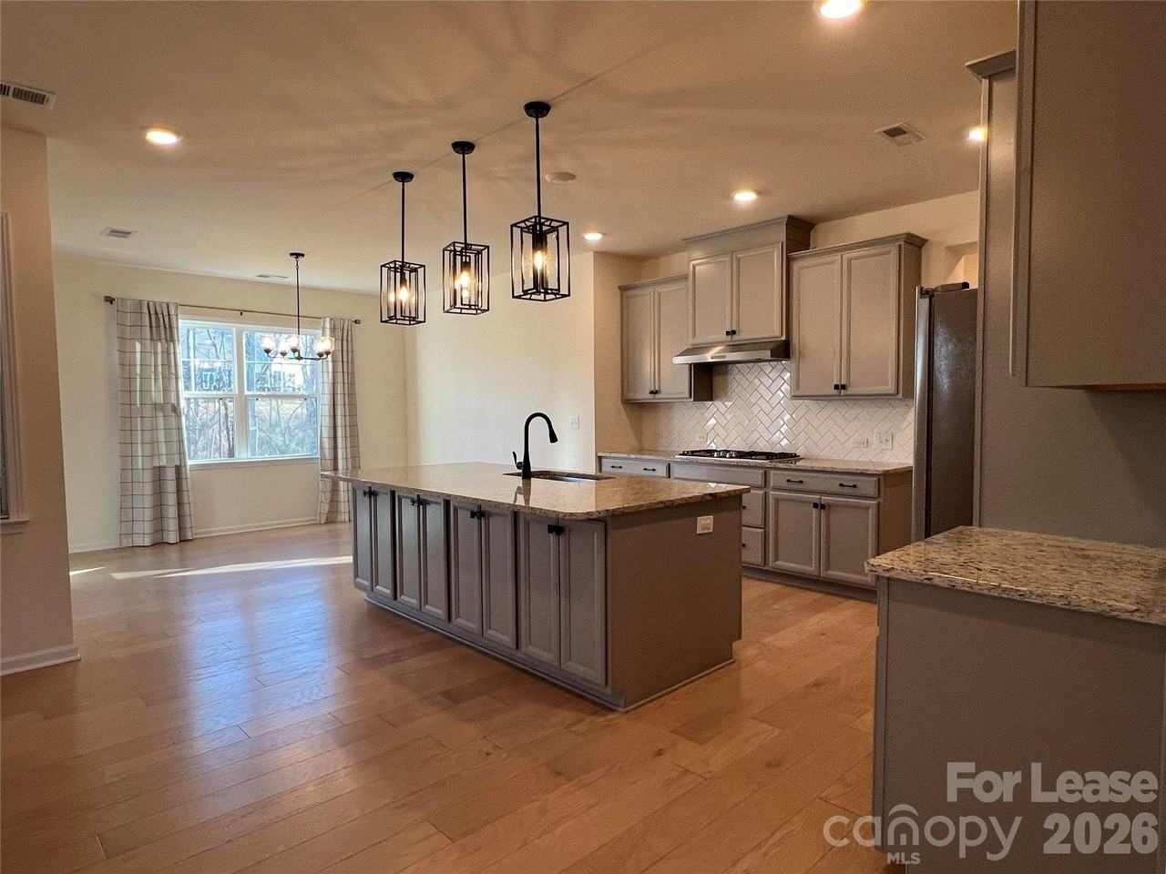 5016 Britannia Blvd - Photo 5 of 29