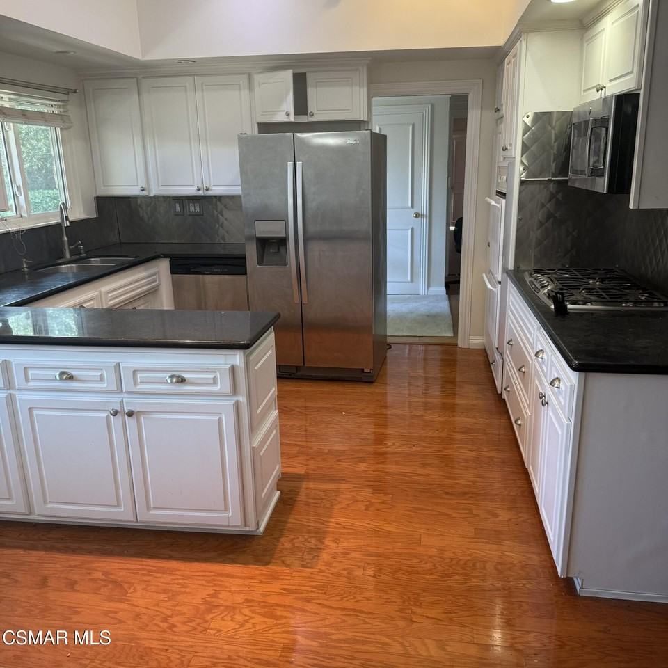 4411 Brookford Ave - Photo 4 of 12