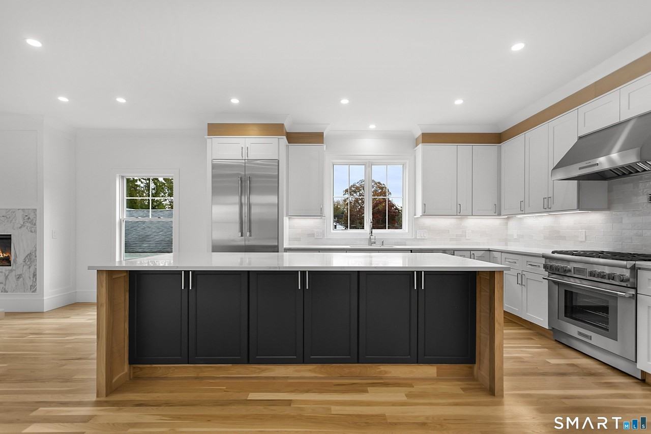 100 New England Ave - Photo 3 of 22