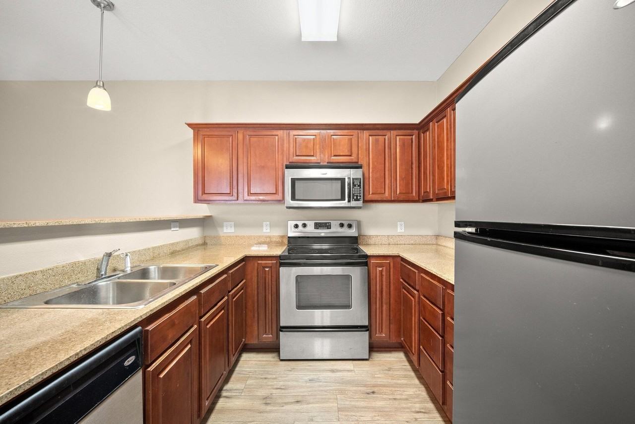 721 Arbor Lake Dr - Photo 6 of 35