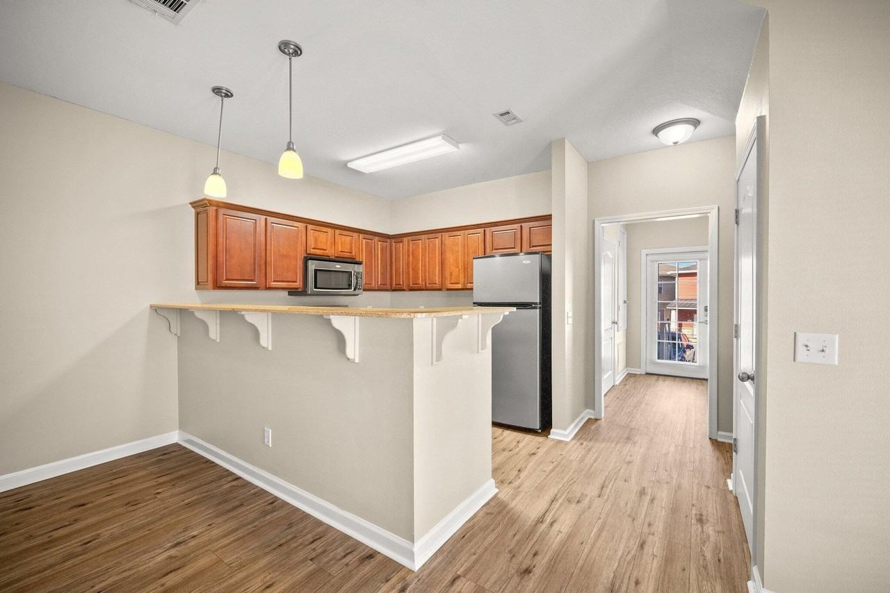 721 Arbor Lake Dr - Photo 7 of 35