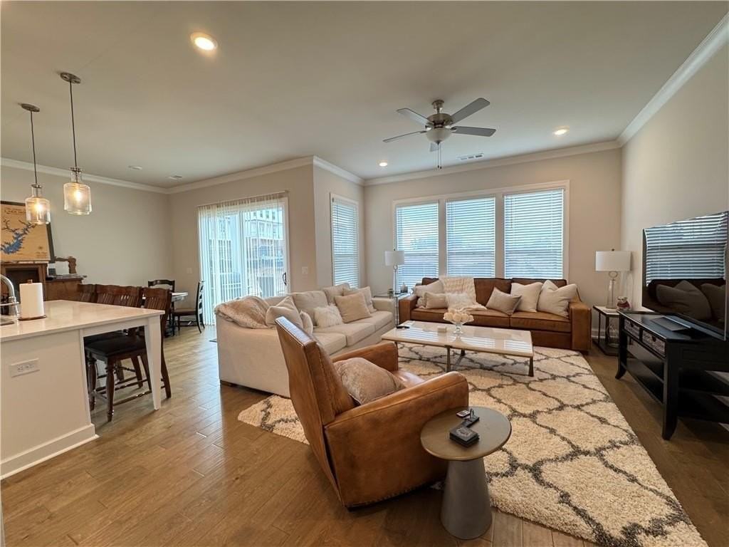 637 Skytop Dr - Photo 4 of 19