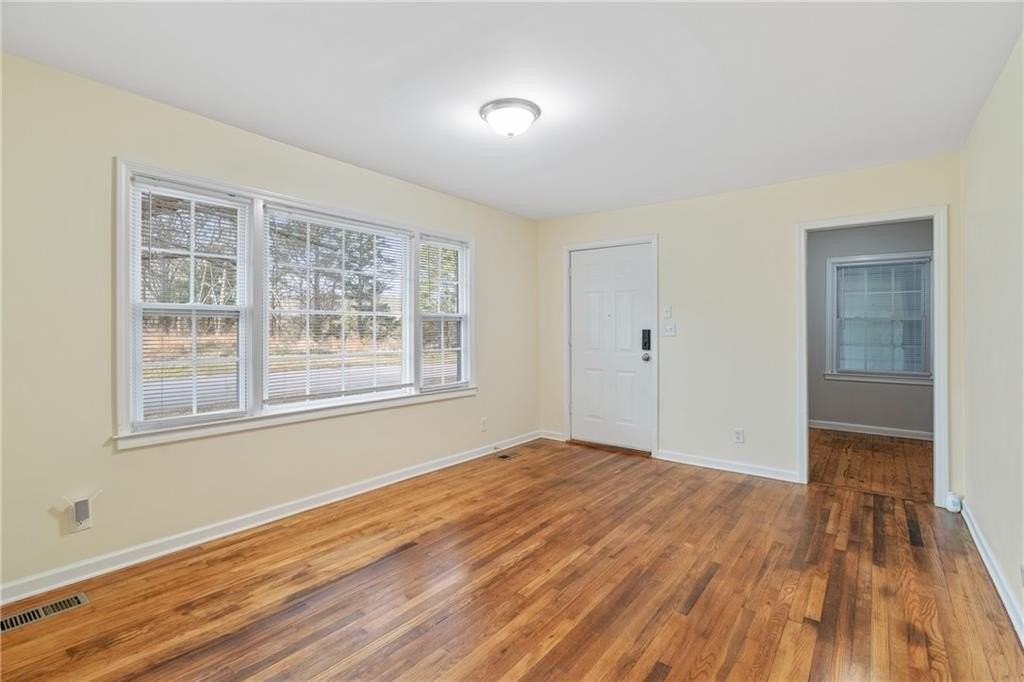 681 Toliver St Ne - Photo 5 of 18