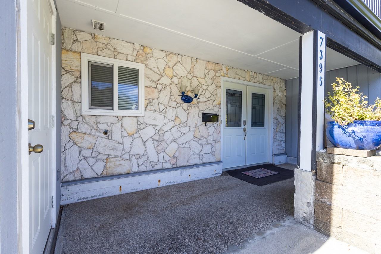 7395 Minster Dr S - Photo 2 of 25