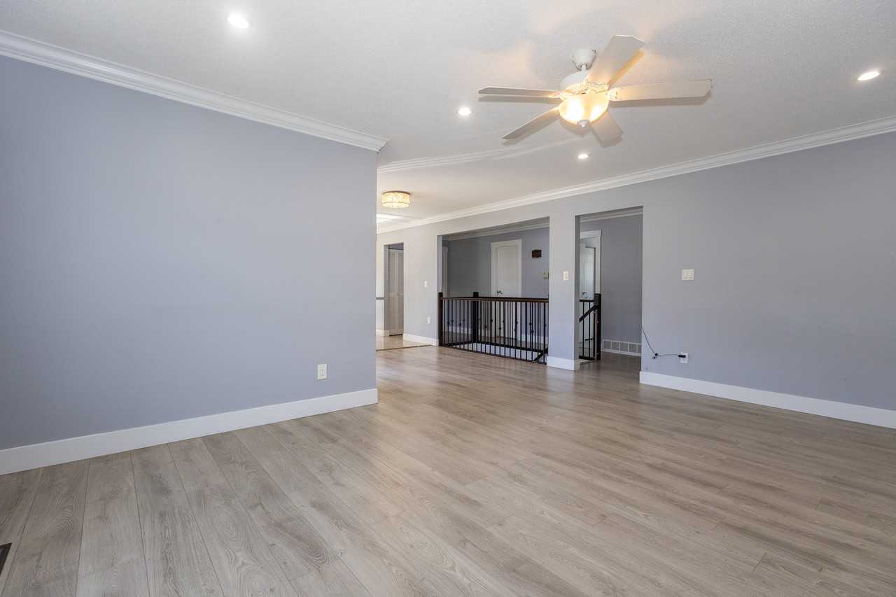 7395 Minster Dr S - Photo 6 of 25