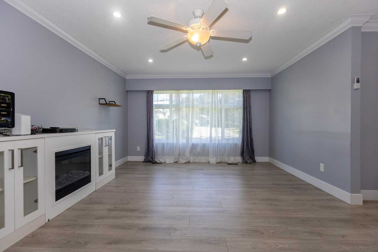 7395 Minster Dr S - Photo 7 of 25