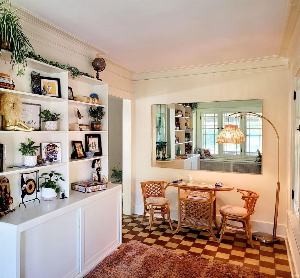 1223 W Wayne St - Photo 4 of 24