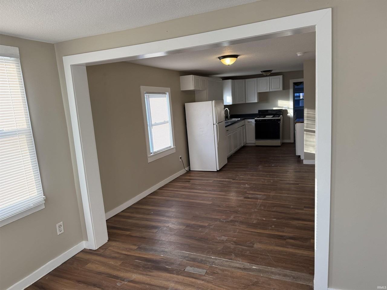 3401 Harvester Ave - Photo 4 of 12