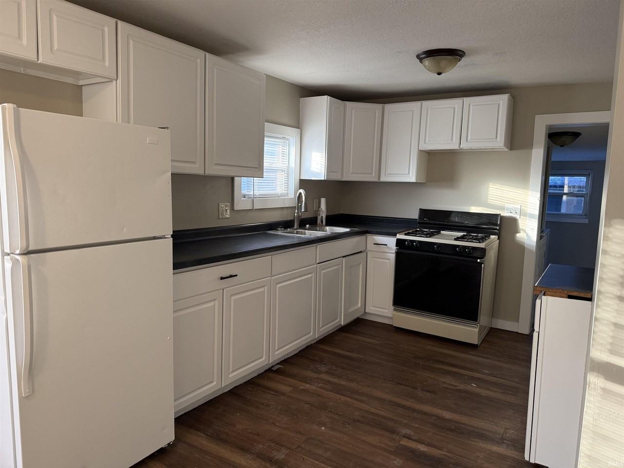 3401 Harvester Ave - Photo 5 of 12