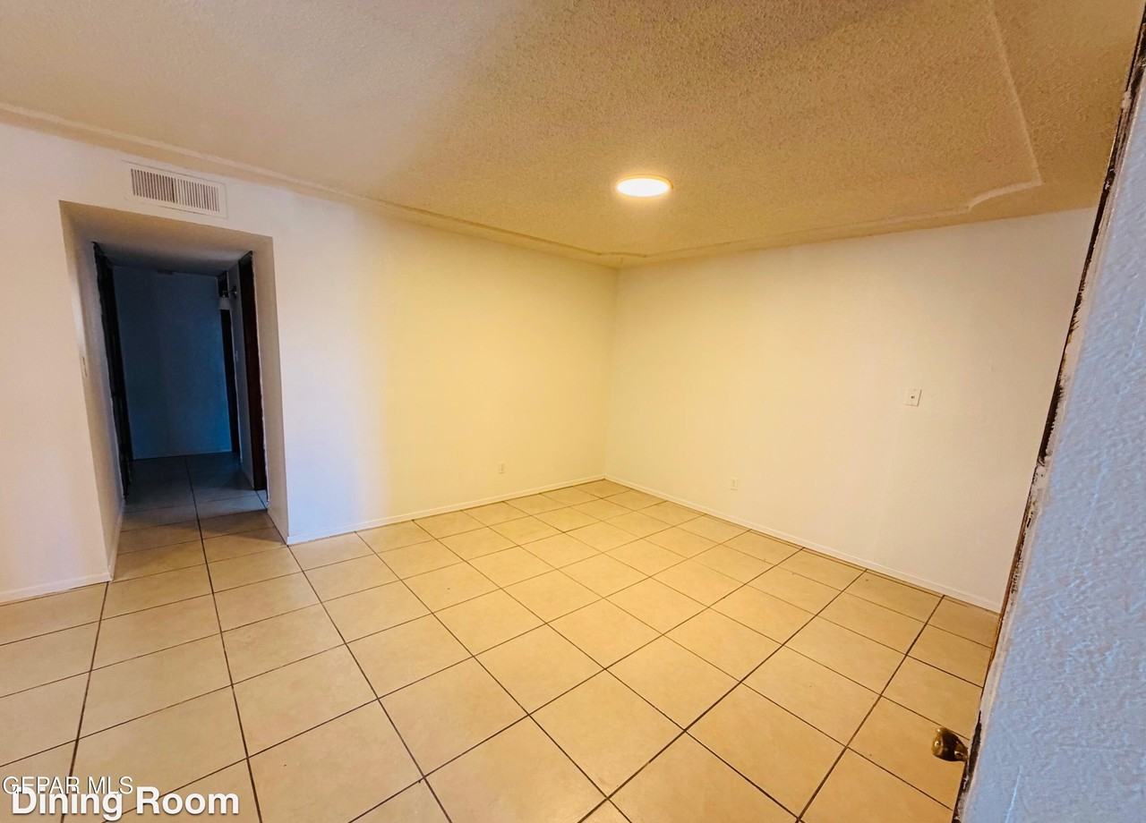 10555 Kinross Ave - Photo 3 of 10